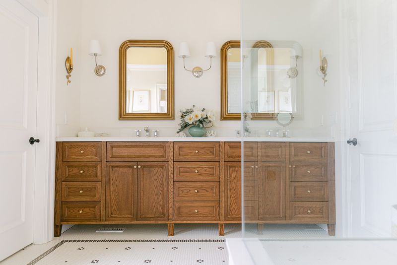 8 Reasons '90s Bathroom Style Is Dividing Florida Designers Right Now - Decor Hint Oak Vanities Splinter Professional Opinions