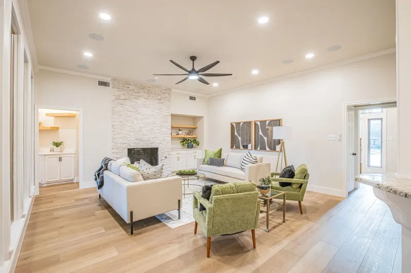 Dallas Stager Moves In 10 minutes - Decor Hint Strategic Furniture Rearrangement