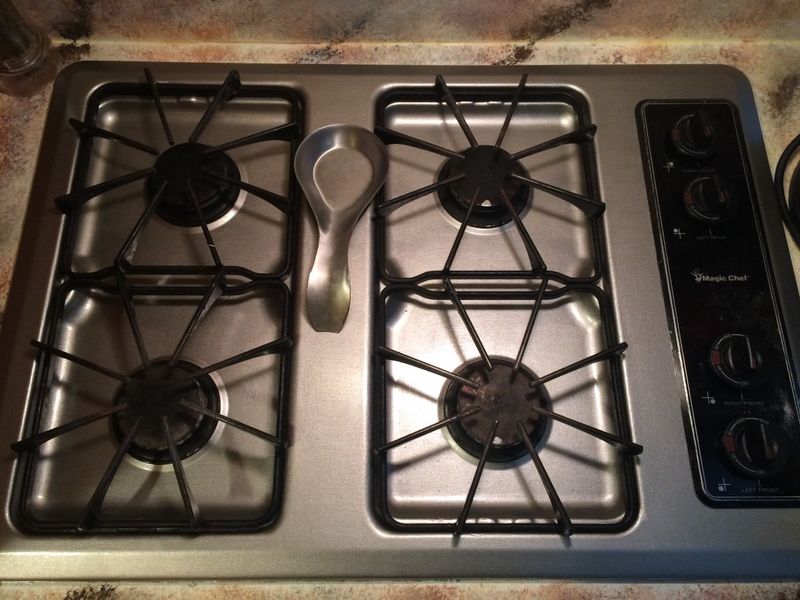 7 Kitchen Deal-Breakers That Repel Pennsylvania Homebuyers And 5 Buyer Magnets That Attract Them According To Interior Designers - Decor Hint Outdated Appliance Collections