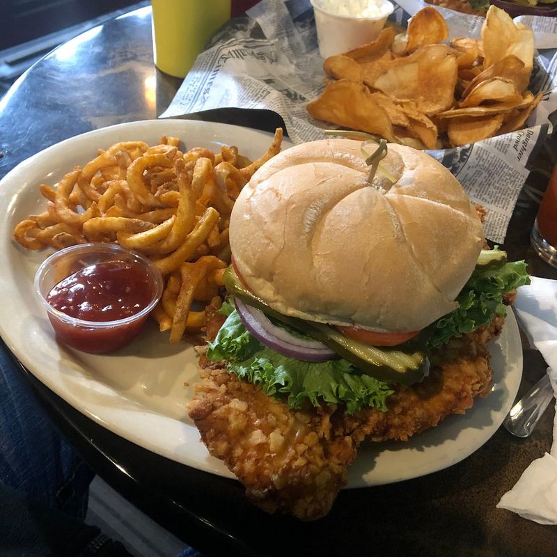 13 Iowa Restaurants Serving The Best Tenderloin Sandwiches - Decor Hint The Blind Pig (Cedar Rapids)