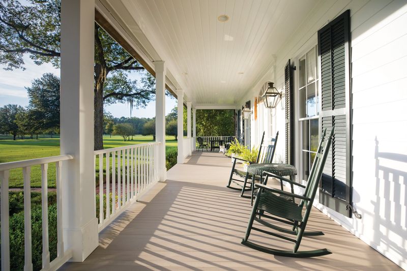 12 Charming Front Porches In Pennsylvania With Nostalgic Summer Feel - Decor Hint Wooden Railings