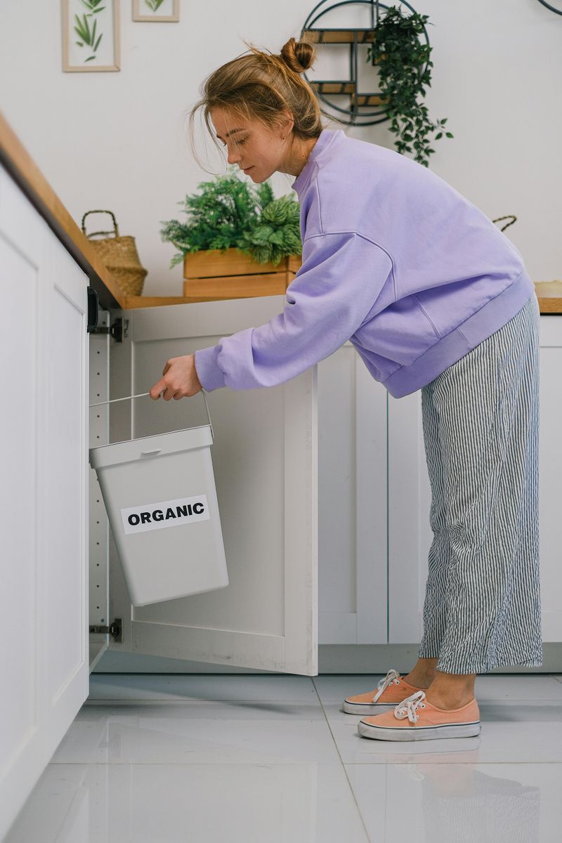 8 Underrated Kitchen Features That Make Everyday Tasks Easier - Decor Hint Built-In Trash And Recycling Bins