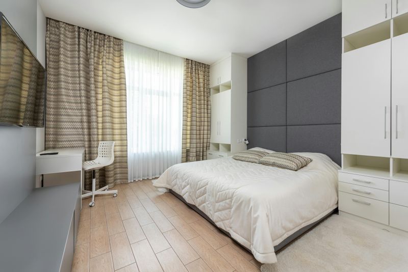 8 Accent Wall Colors To Turn Your Bedroom Into A Luxurious Oasis - Decor Hint Charcoal Gray