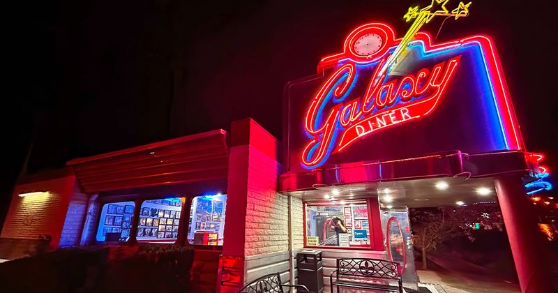 9 Roadside Grills In Arizona With Old-West Charm - Decor Hint Galaxy Diner
