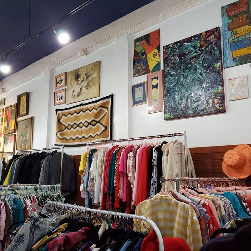 12 California Thrift Stores Packed With Retro Décor Gems - Decor Hint Retro Rarities