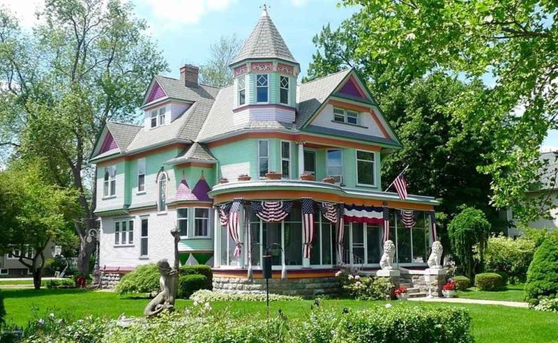 10 Michigan Front Porches That Could Be Featured In Southern Living - Decor Hint Painted Lady Porch in Saugatuck