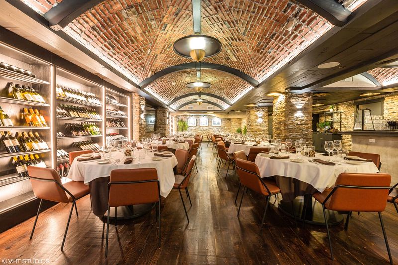 11 Authentic Family-Run Italian Spots In Illinois That Never Miss - Decor Hint Francesca's on Chestnut – Chicago, IL