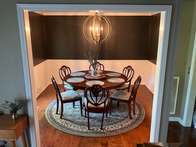 9 Arkansas Dining Rooms With Designs That Don't Quite Work - Decor Hint Inconsistent Color Palettes