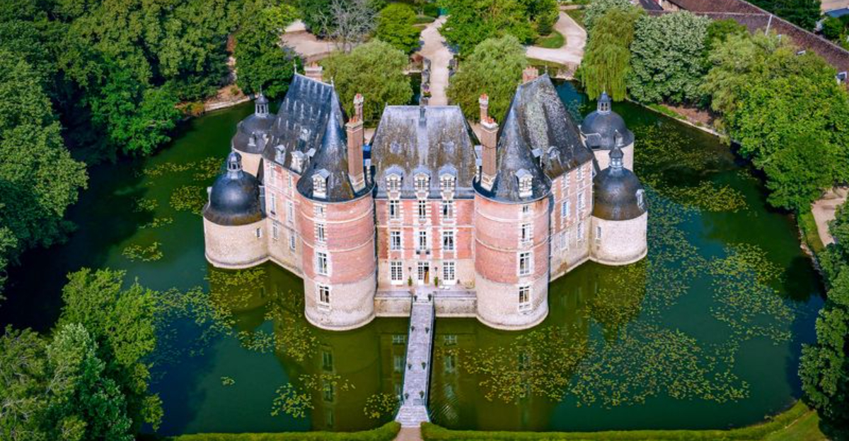 Discover 10 Enchanting Fairytale Castles Waiting For New Owners - Decor Hint Discover 10 Enchanting Fairytale Castles Waiting For New Owners - Decor Hint