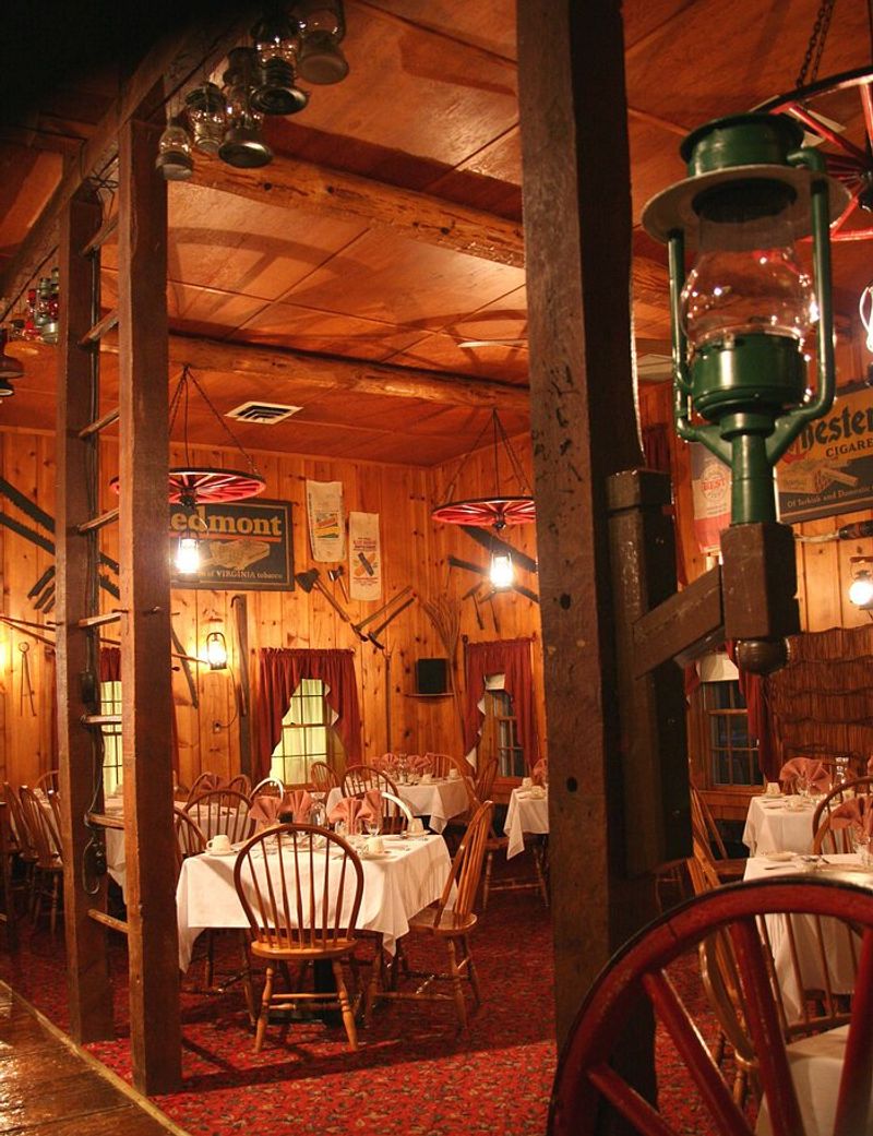 14 Small-Town Restaurants Full Of Charm In Pennsylvania - Decor Hint Hickory Bridge Farm Restaurant, Orrtanna