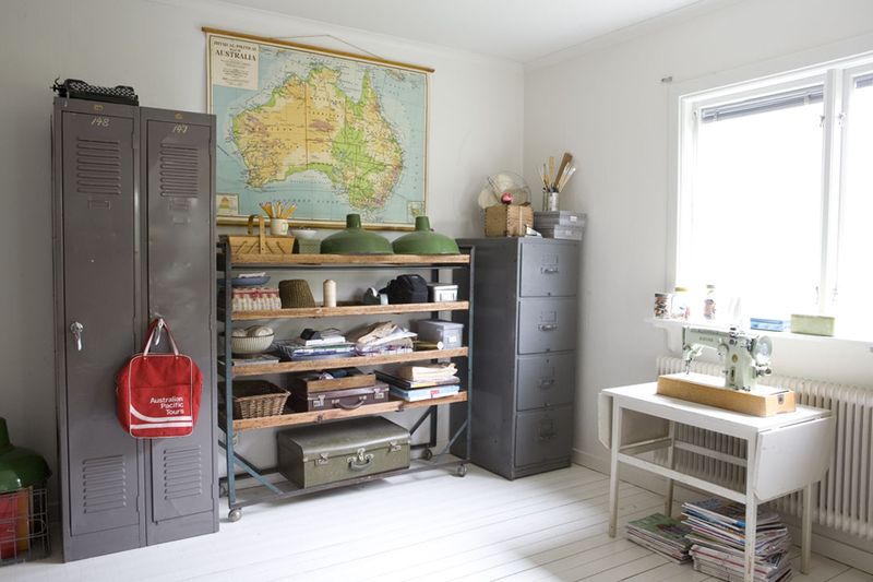 14 Vermont Farmhouse Mudrooms Designed To Tackle Mud Season - Decor Hint Vintage Locker System
