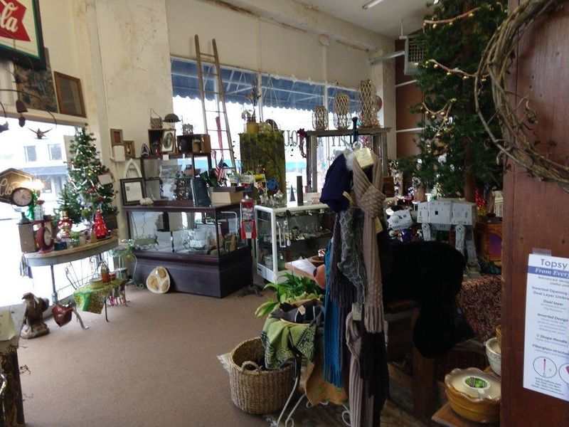 8 Spots To Shop For Vintage Treasures In North Carolina - Decor Hint Key City Antique Mall & Shops (North Wilkesboro)
