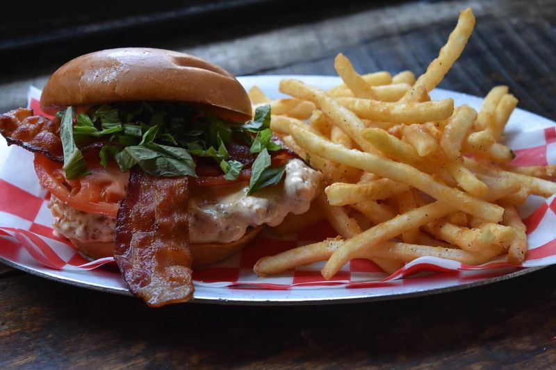 Where To Find 11 Of The Best Hot Browns In Kentucky - Decor Hint Captain's Quarters – Prospect