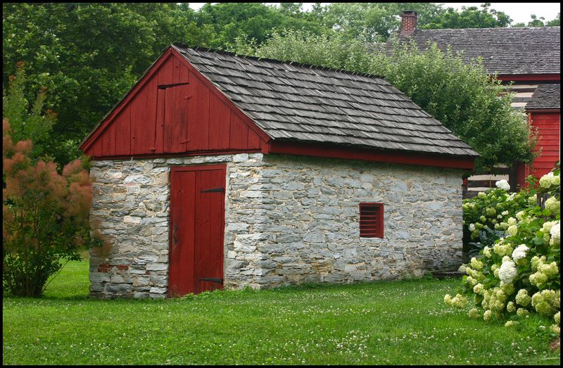 15 Defining Features Of Pennsylvania Stone Farmhouses - Decor Hint Functional Spring Houses