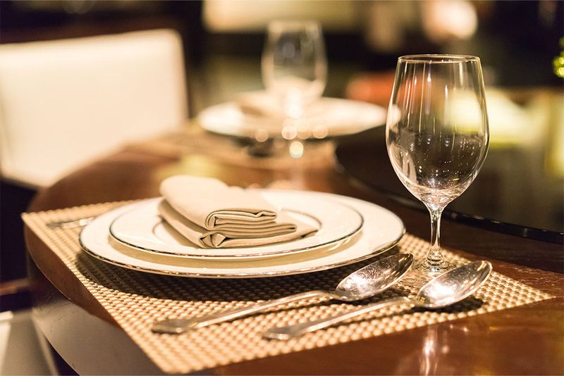 9 Signs Your Mississippi Dining Room Might Be Stuck In The Past - Decor Hint Formal Place Settings Always Ready