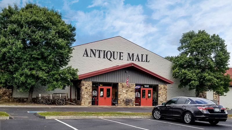 Green Olde Deal Antique Mall (Pigeon Forge)