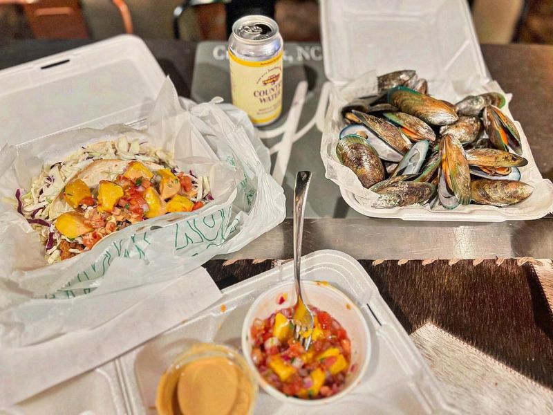 10 North Carolina Seafood Shacks That Taste Like Summer - Decor Hint I Got Your Crabs Seafood Market