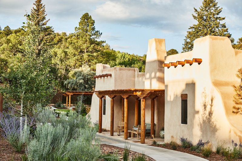 7 New Mexico Adobe Courtyards To Enjoy Timeless Shade - Decor Hint Taos Inn's Lively Oasis