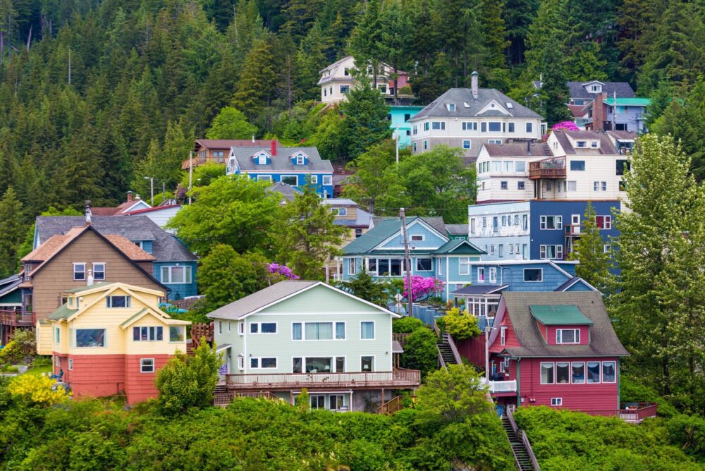 10 Exterior Design Elements Common In Alaska's Cold-Climate Homes - Decor Hint Elevated Foundations - Decor Hint