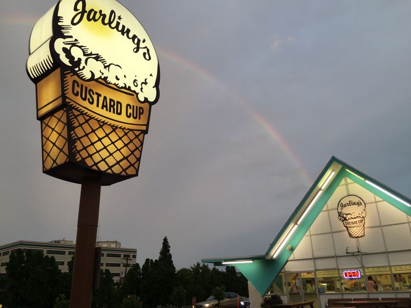 15 Nostalgic Desserts That Took Over Illinois Back In The Day - Decor Hint Frozen Custard At Jarling's