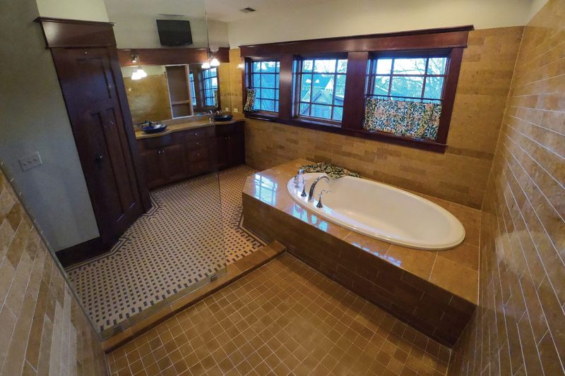 13 Bathroom Styles That Should Be Retired In California - Decor Hint Outdated Corner Tubs