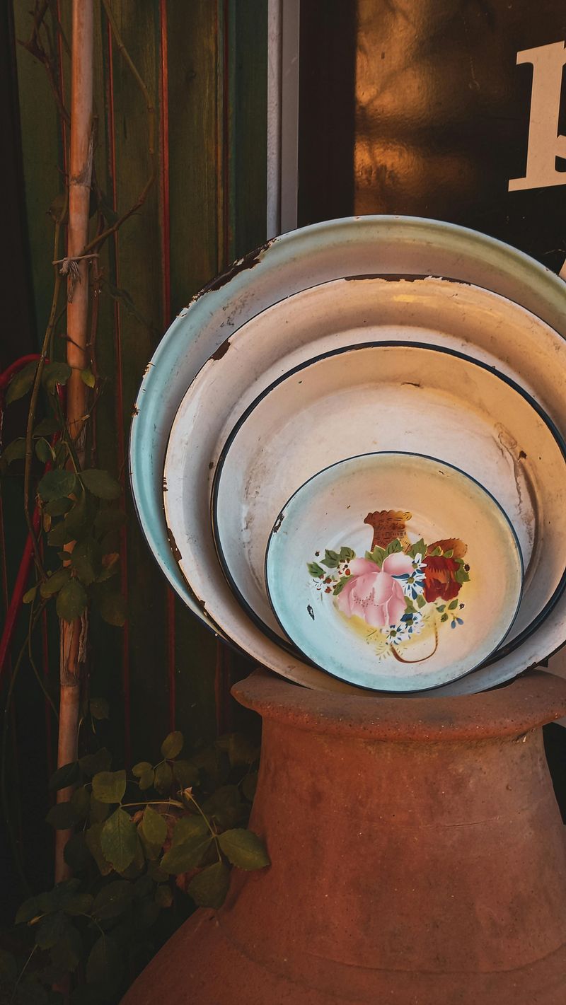 11 Kitchen Items You Should Finally Toss To Free Up Space - Decor Hint Rusty Pots and Pans