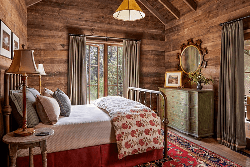 9 Vermont Cabins Known For Cozy, Old-World Appeal - Decor Hint Warm Textiles And Quilted Bedding