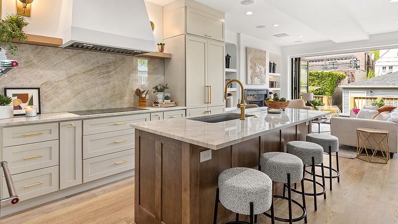 Shining: Large Kitchen Islands