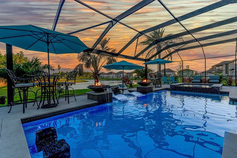 22 Florida Home Design Trends That Are Mega-Popular For Weird Reasons - Decor Hint Pool Cages