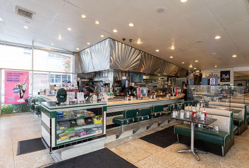 12 California Roadside Burger Chains That Still Feel Classic - Decor Hint Original Mels Drive-In