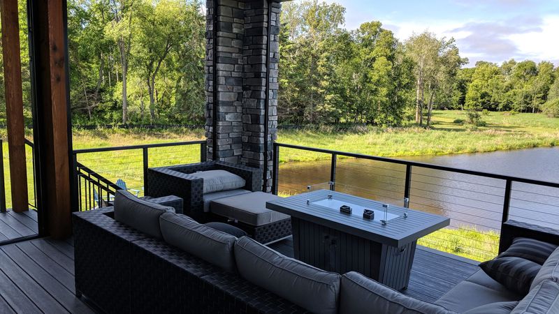 15 Minnesota Three-Season Porches Built To Last Through Long Winters - Decor Hint Lakeside Lounging Retreat