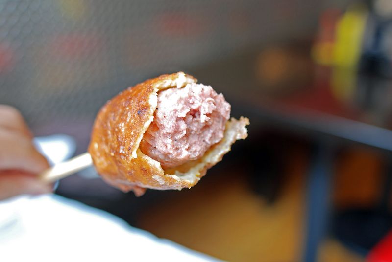 10 Illinois Hot Dog Stands That Serve Timeless Classics - Decor Hint Franks 'N' Dawgs