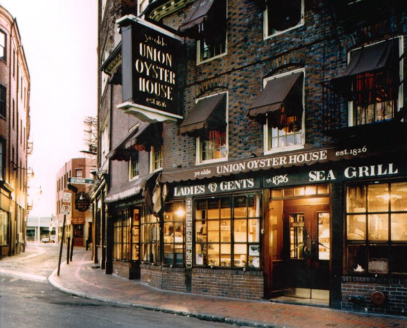 15 Historic Restaurants In The US That Have Been Serving For Over 100 Years - Decor Hint Union Oyster House (Boston, MA)