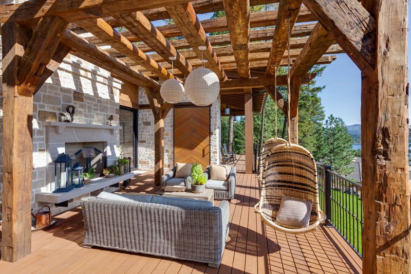 Outdoor Dining Spaces