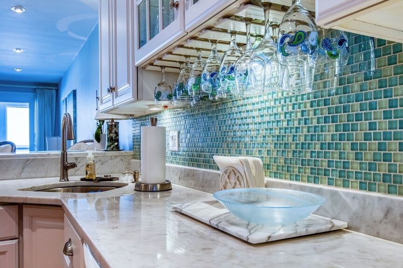 9 Maine Kitchens That Capture Coastal Charm - Decor Hint Sea Glass Backsplash Wonder