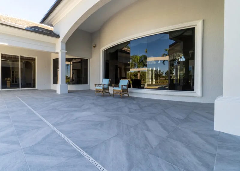 10 Florida Outdoor Kitchens Built To Withstand Heat And Storms - Decor Hint Tiled Tropical Treasures