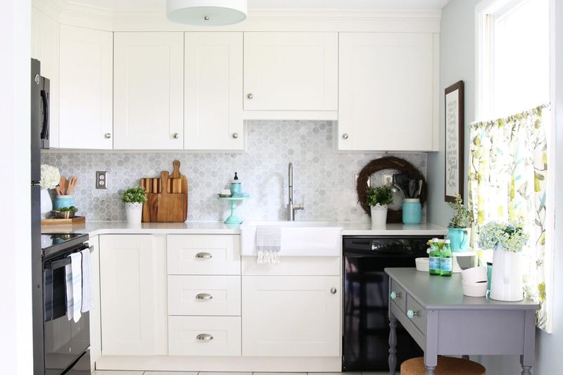 10 Kitchen Design Mistakes Common In Mississippi Homes - Decor Hint Skimping On Counter Space