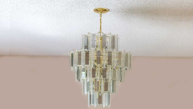 9 Signs Your Mississippi Dining Room Might Be Stuck In The Past - Decor Hint Popcorn Ceiling With Fancy Chandelier