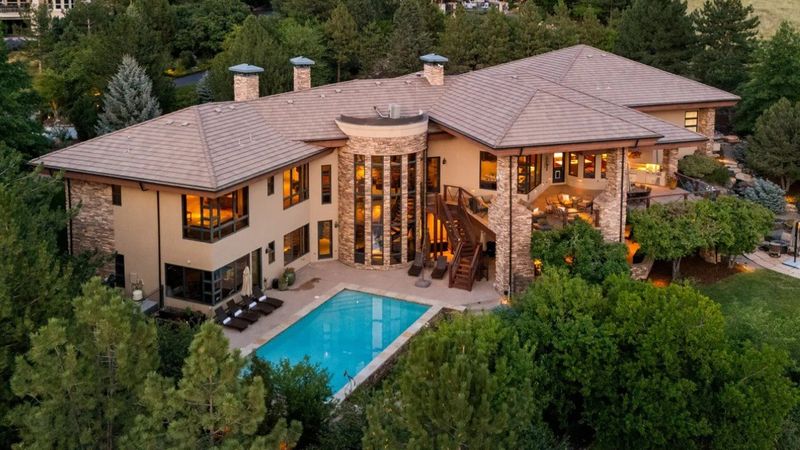 Luxury Homes With Outdated Finishes