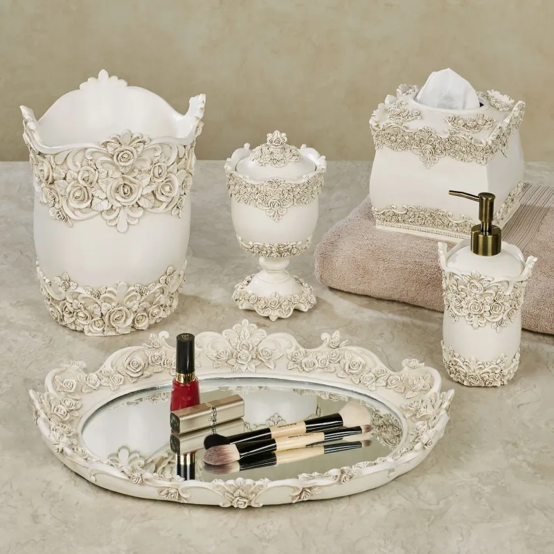 26 Ways To Get That Vintage Bathroom Look In New York Homes (Even In A Modern Apartment) - Decor Hint Porcelain Accessories Enhance Authenticity