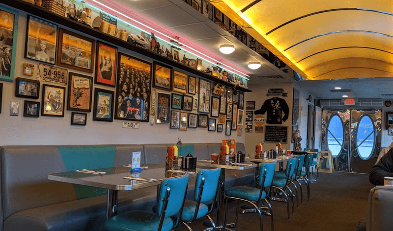 7 Washington Diners That Feel Like A Sunny Escape On Rainy Days - Decor Hint 59er Diner – Leavenworth