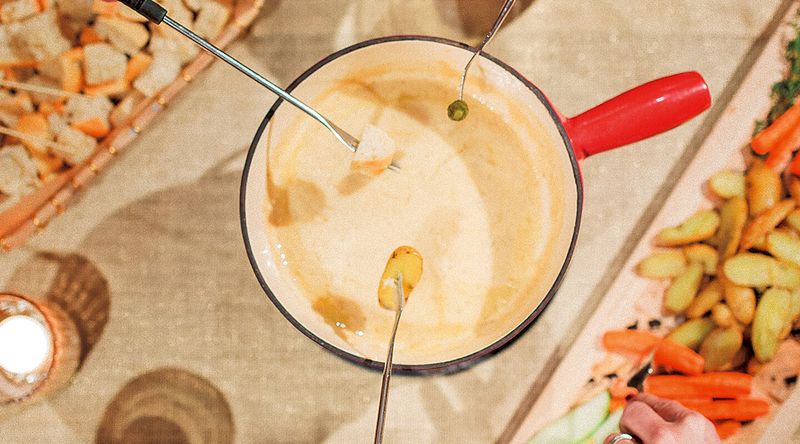 11 Cheesy Dips That Wisconsin Locals Can't Get Enough Of - Decor Hint Squeaky Cheese Curd Fondue