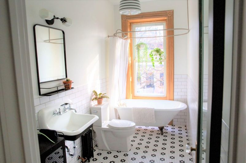 7 Ways Retro Bathrooms Could Make A Stylish Statement In New York Homes - Decor Hint Beadboard Walls