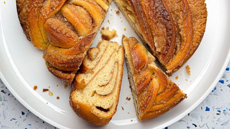 15 Nostalgic Desserts That Took Over Illinois Back In The Day - Decor Hint Swedish Bakery's Cardamom Coffee Cake