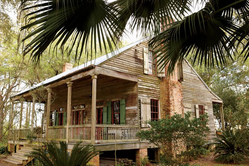 9 Louisiana Porches Perfect For Slow Evenings - Decor Hint Cajun Cabin Stoops