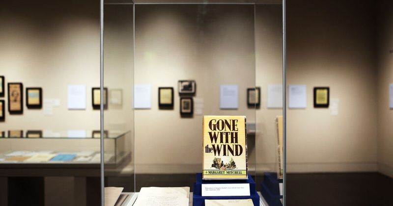 In Georgia, 16 Collectibles On The Decline For 2025 And 6 That Are No Longer Worth Anything - Decor Hint Gone With The Wind Memorabilia Blowing Away