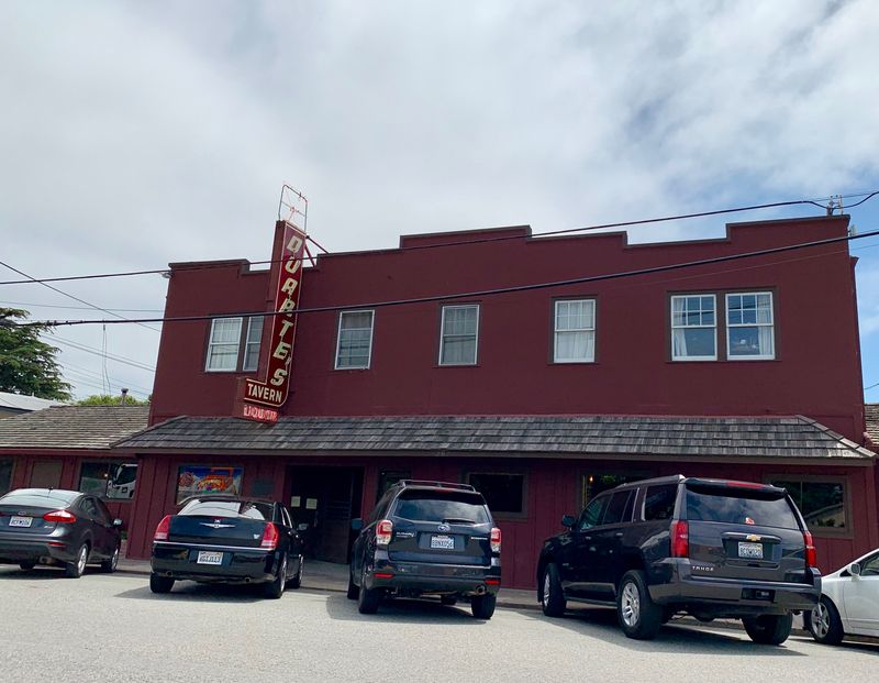 9 Hidden Gem Restaurants In California Only Locals Know About - Decor Hint Duarte's Tavern in Pescadero
