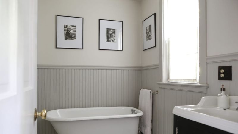 26 Ways To Get That Vintage Bathroom Look In New York Homes (Even In A Modern Apartment) - Decor Hint Wainscoting Adds Architectural Interest