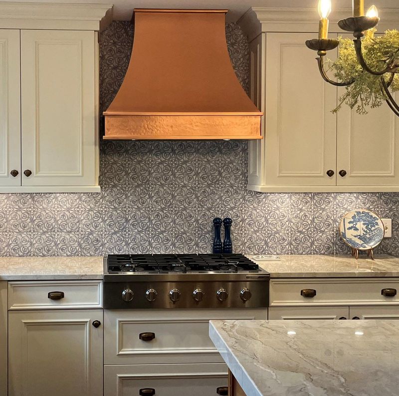 15 Traditional Kitchen Looks In Texas That Might Be Making A Comeback - Decor Hint Vintage Range Hoods