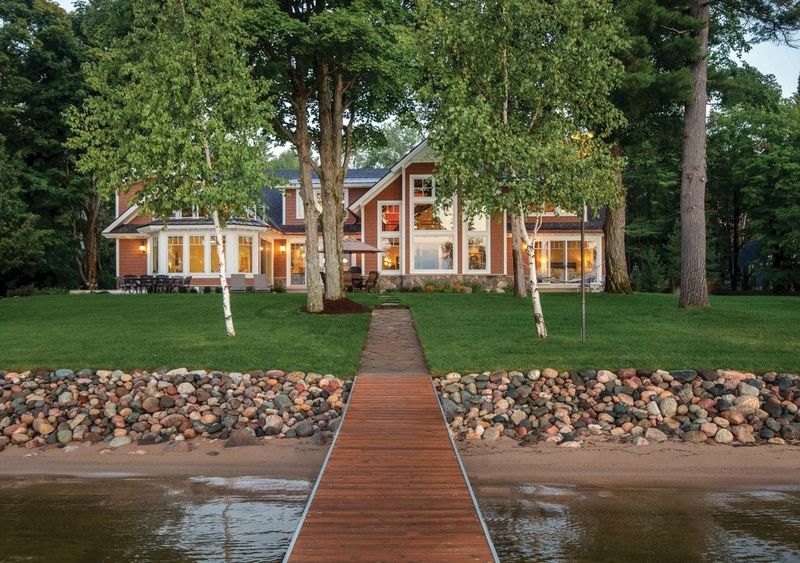 8 Michigan Lake Houses Where The Décor Matches The Breathtaking Views - Decor Hint Mullett Lake's Contemporary Timber Lodge
